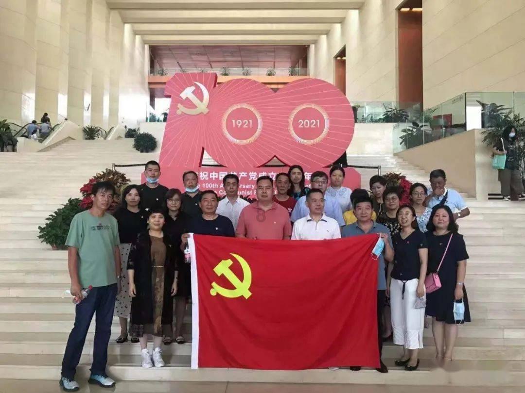 拯救电力塔的泰坦